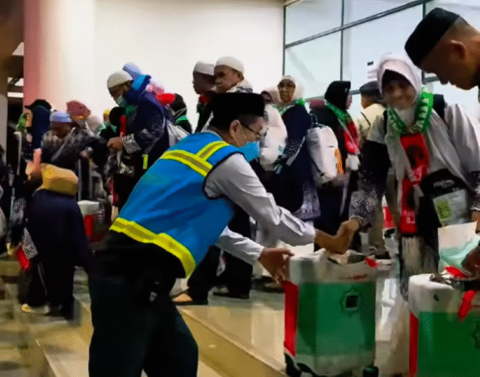 FOTO 24 Juni_Fase Pemulangan I jemaah haji menggunakan pesawat maskapai Lion Air melalui Bandara Syamsudin Noor, Banjarmasin. dok. instagramsyamsudinnoorairport)