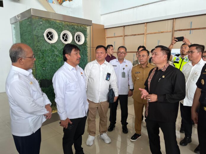 FOTO 4 Juni_Kunjungan kerja ke Bandar Udara Supadio di Pontianak Provinsi Kalimantan Barat. (dok. hubudkemenhub) 2
