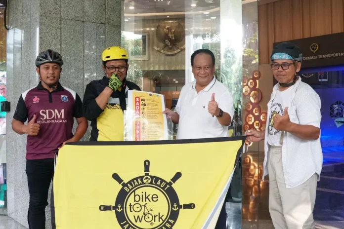 FOTO 5 Juni_Ditjen Hubdat Kemenhub dalam perayaan World Bicycle Day 2025 berkolaborasi dengan komunitas Bike to Work Indonesia di Jakarta kemenhub