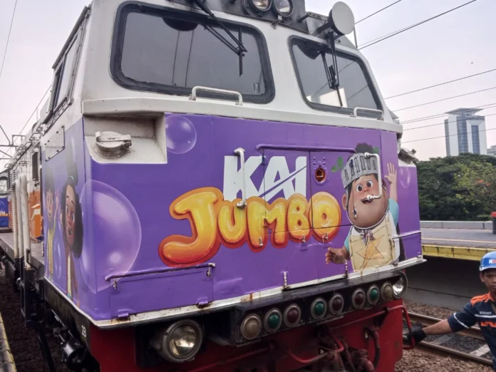 FOTO 11 Juli_Hasil kolaborasi Kementerian Ekonomi Kreatiff dengan PT Kereta Api Indonesia (KAI) dan rumah produksi Visinema pada karakter animasi lokal Si Jumbo