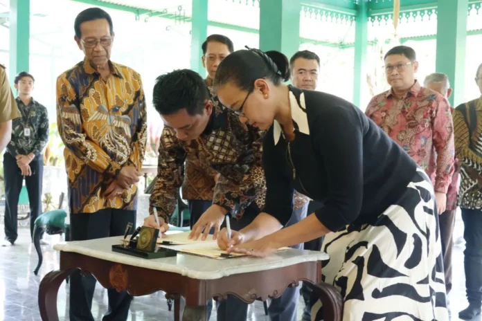 FOTO 13 Agst_Keraton Ngayogyakarta Hadiningrat sekaligus Gubernur Daerah Istimewa Yogyakarta (DIY) Sri Sultan