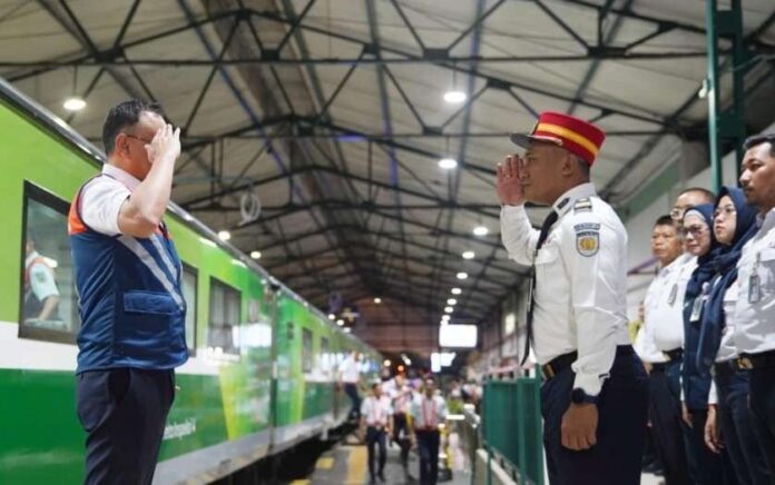 FOTO 27 Agst_Kunjungan kerja dan inspeksi jajaran direksi guna cek keselamatan operasional di wilayah Daerah Operasi (Daop) 7 Madiun, Jawa Timur.