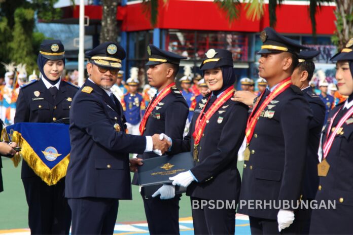 FOTO 30 Agst_Wisuda gabungan dari Politeknik Transportasi Sungai, Danau dan Penyeberangan (Poltektrans SDP) Palembang 1