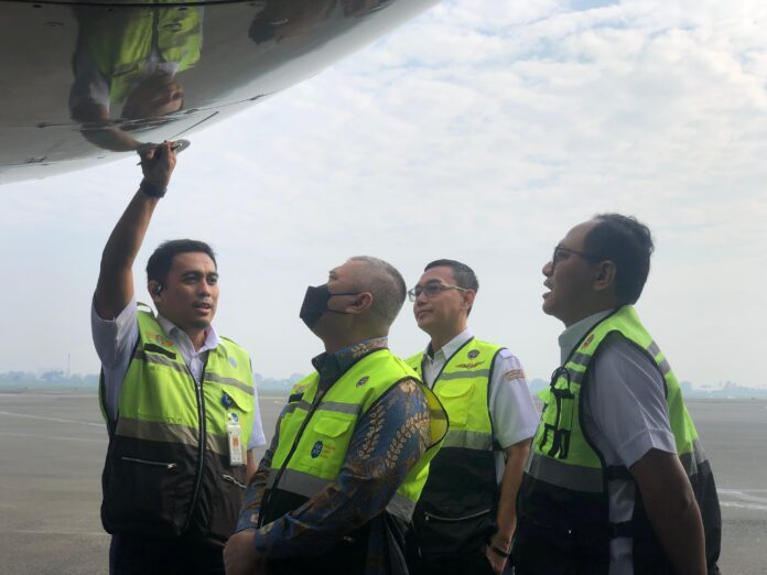 FOTO 4 Agst_Menteri Perhubungan Dudy Purwagandhi melakukan ramp inspection atau inspeksi kelaikudaraan sejumlah pesawat di Bandara Internasional Soekarno-Hatta