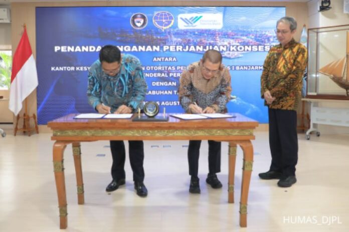 FOTO 6 Agst_Penandatanganan Perjanjian Konsesi Pengusahaan Jasa Kepelabuhanan antara Kantor Kesyahbandaran INI
