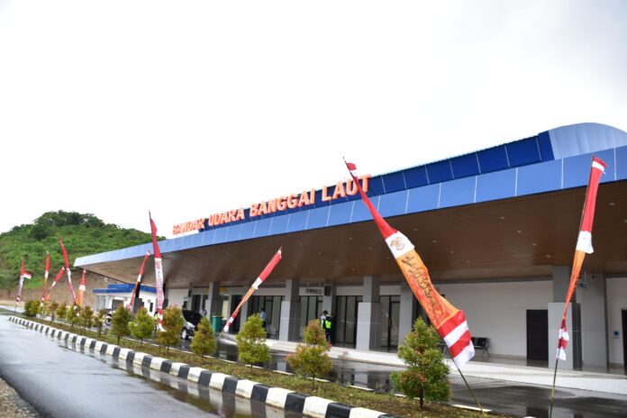 FOTO 7 Agst_Bandar Udara Prins Mandapar, Banggai Laut di Sulawesi Tengah. (dok. hubudkemenhub)