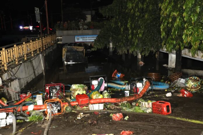 FOTO 11 Sept_Pasar Badung Bali yang tergenang tengah dilakukan pompanisasi Rabu malam (1092025). dok. bnpb