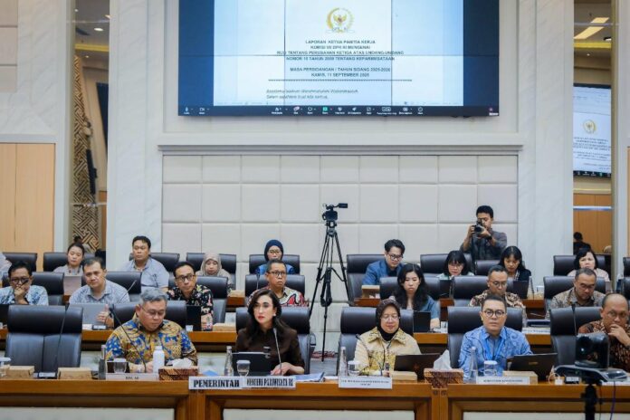FOTO 13 Sept_Rapat Kerja (Raker) Kementerian Pariwisata dengan Komisi VII DPR di Gedung DPR, Senayan, Jakarta. (dok. kemenpar)