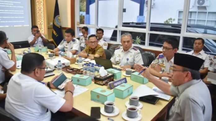 FOTO 9 Sept_Wakil Wali Kota Padang Maigus Nasir saat Rapat Koordinasi (Rakor) peningkatan penanganan perlintasan sebidang kereta api di Gedung