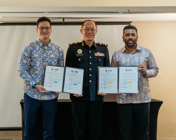 FOTO 14 Okt_(Dari kiri) Pete Chareonwongsak, Ketua Pegawai Eksekutif Teleport; SAC Tuan Westmoreland Anak Ajom, MACC dan Musdalifa Abdullah,