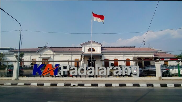 FOTO 16 Okt_Stasiun Padalarang, Jawa Barat.(dok. wikipedia.org)