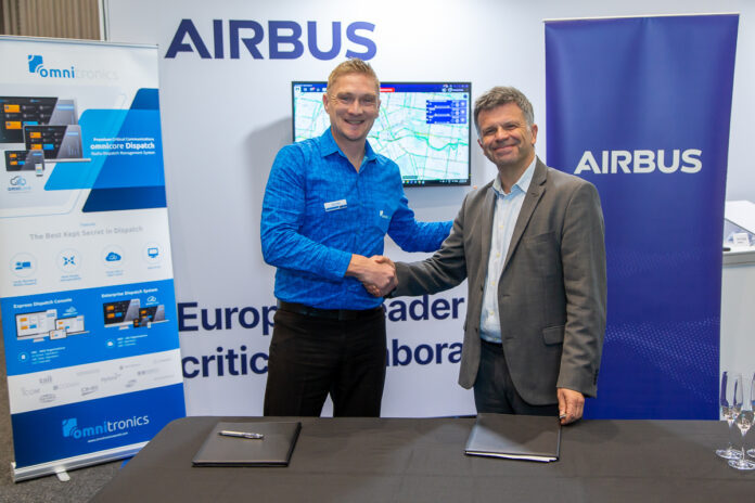 FOTO 17 Okt_John Jordan, CEO Omnitronics (kiri) Head of APAC for Public Safety and Security at Airbus Defence and Space, serta Alain Ruinet