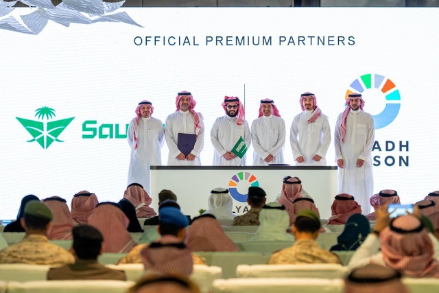 FOTO 18 Okt_Kemitraan yang dirayakan dengan penghargaan kepada Saudia oleh Yang Mulia Turki bin Abdulmohsen Al Alshikh