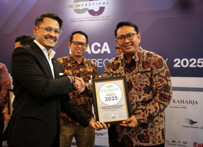 FOTO 18 Okt_Penghargaan Indonesia National Air Carriers Association (INACA) untuk bandara