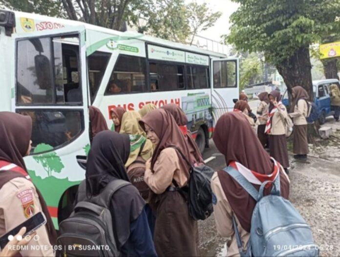 FOTO 19 Okt_Program bus sekolah di Kabupaten Sragen, Jawa Tengah. (dok. istimewa) 2