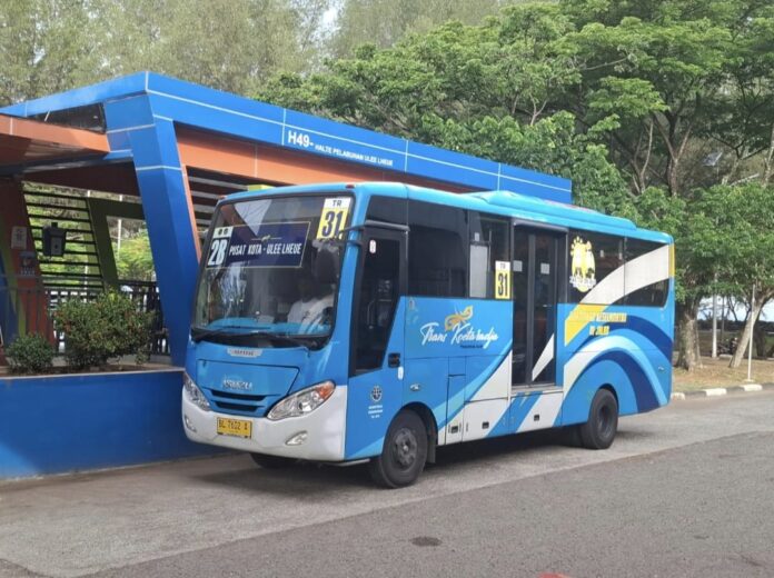 FOTO 24 Okt_Bus Trans Koetaradja sebagai sistem transportasi umum di Banda Aceh dan Aceh Besar