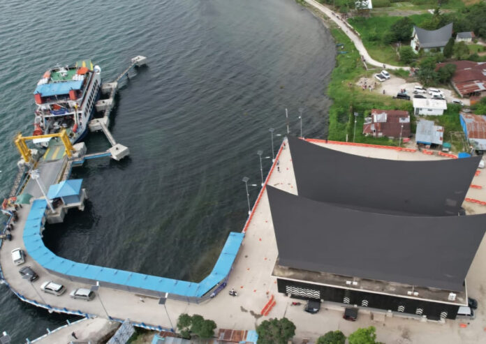 FOTO 28 Okt_Perlintasan Ajibata - Ambarita, sebagai jalur vital yang menjadi gerbang utama menuju Pulau Samosir. (dok. asdp)