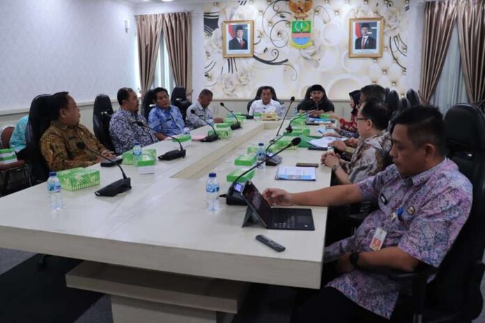 FOTO 29 Sept_Pertemuan membahas kondisi PT Jui Shin Indonesia dan rencana penguatan akses infrastruktur jalan di wilayah perbatasan Pemkab Bekasi. jabarprov