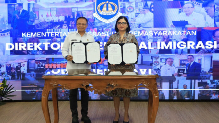 FOTO 30 Okt_Penandatanganan perjanjian kerja sama Direktorat Jenderal Imigrasi, Kementerian Imigrasi dan Pemasyarakatan, serta PT Pertamina International Shipping (PIS)