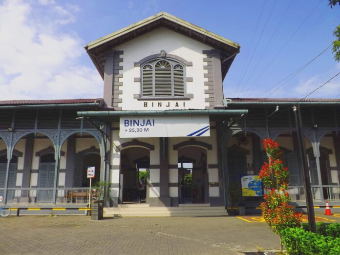 FOTO 10 Des_Stasiun Binjai di Tanah Tinggi, Sumatra Utara. (dok. wikipedia.org)