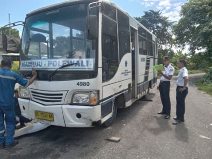 FOTO 12 Des_Kehadiran angkutan bus perintis di Sulawesi Barat. (dok. istimewa) ini