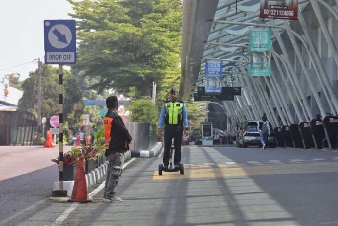 FOTO 14 Des_Kawasan Bandara Husein Sastranegara Bandung. (dok. jabarprov.go.id)