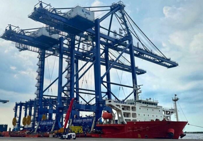 FOTO 18 Des_Aktivitas Terminal Petikemas Koja (TPK Koja), Jakarta. (dok. pelindo