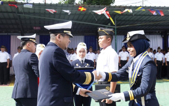 FOTO 19 Des_Pelepasan Diklat Peningkatan Tingkat III, IV, dan V Tahun 2025 serta Penutupan Diklat Syahbandar Pelabuhan Perikanan. bpsdmp 2A