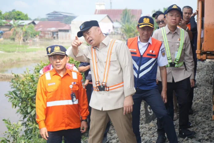 FOTO 5 Des_Direktur Utama KAI Bobby Rasyidin bersama Direktur Bisnis dan Pengembangan Usaha Rafli Yandra