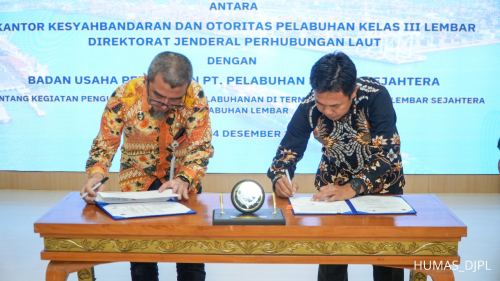 FOTO 5 Des_menandatangani Perjanjian Konsesi Kegiatan Pengusahaan Jasa Kepelabuhanan Pada Terminal Pelabuhan Lembar Sejahtera di Pelabuhan Lembar