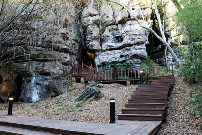 FOTO 10 Jan_Destinasi wisata Goa Batu Cermin, Labuan Bajo, Nusa Tenggara Timur. (dok. kementerianpu