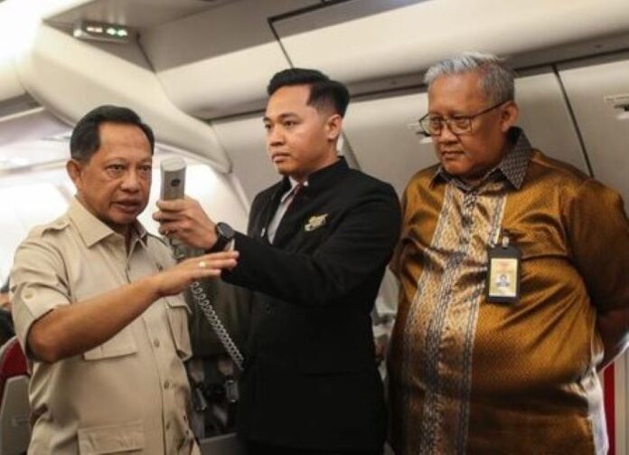 FOTO 4 Jan_Mendagri melepas taruna Institut Pemerintahan Dalam Negeri (IPDN) beserta bantuan logistik dengan armada Lion Group dari Bandara Soetta