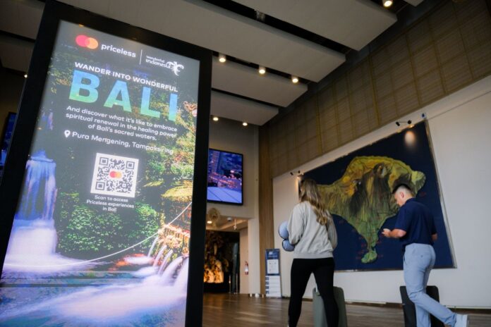 FOTO 4 Jan_Wisatawan tiba di Bandara I gusti Ngurah Rai, Bali. (dok. kemenpar)