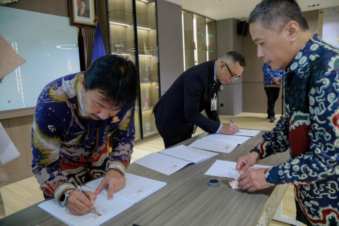 FOTO 19 Febr_Penandatanganan barang bandara