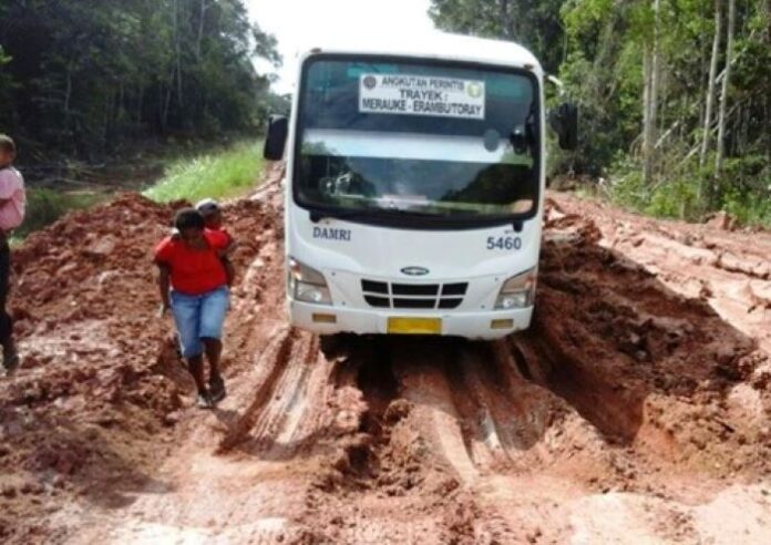 FOTO 2 Febr_Angkutan perintis di Kawasan Transmigrasi. (dok. istimewa