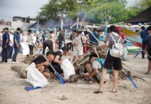 InJourney dan Pandawara Group Bersihkan Pantai Kelan Bali