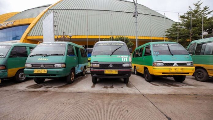 FOTO 24 Febr_Sejumlah angkutan kota (angkot) Kota Bandung. (dok. jabarprov.go.id)