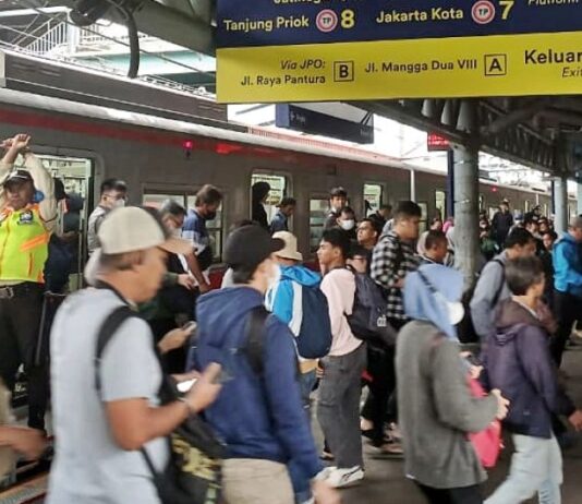 Pengguna Commuter Line Jabodetabek Jelang Libur Lebaran Turun 29%