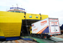 Lonjakan Truk Logistik Padati Pelabuhan Ketapang