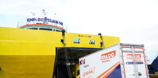 Lonjakan Truk Logistik Padati Pelabuhan Ketapang