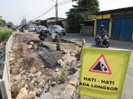 Pemkab Bekasi Pastikan Tiga Titik Jalan Amblas di Cibitung Segera Diperbaiki