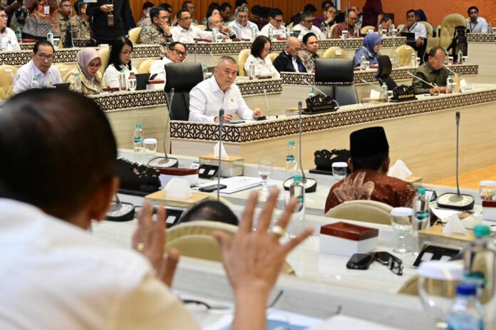 FOTO 8 April_Rapat Kerja bersama Komisi V DPR dan Gubernur Bali di Senayan, Jakarta