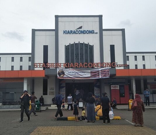 Pelanggan KA Lokal Jawa Barat Tumbuh 67,95%