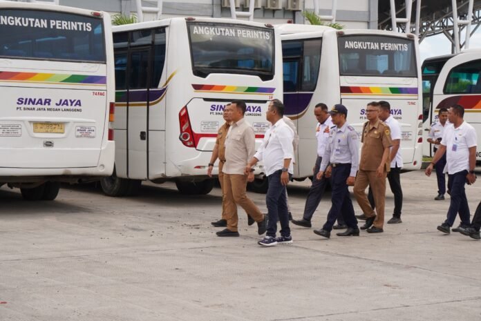 FOTO 12 Mei_Saat Direktur Jenderal Perhubungan Darat kementerian Perhubungan Aan Suhanan 1