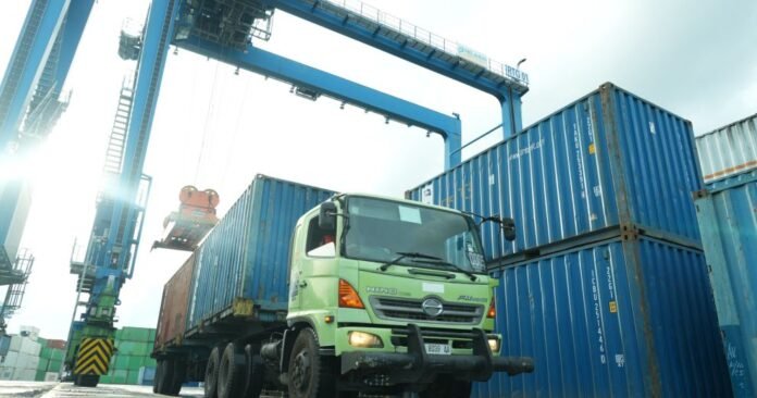FOTO 18 Mei_Aktivitas Terminal Peti Kemas (TPK) Sorong di Provinsi Papua Barat Daya. dok. pelindotpk.co.id