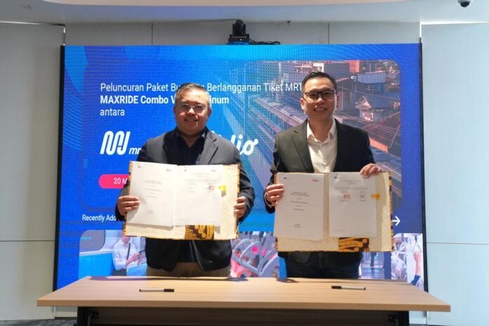 FOTO 25 Mei_Penandatanganan perjanjian kerja sama antara Direktur Pengembangan Bisnis PT MRT Jakarta