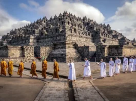 Perjalanan Biksu ke Borobudur 2026 Inspirasi Tradisi Waisak
