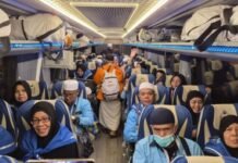 Sebanyak 6.798 Jemaah Haji Indonesia Kembali dengan Kloter Pertama