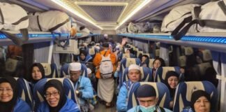 Sebanyak 6.798 Jemaah Haji Indonesia Kembali dengan Kloter Pertama