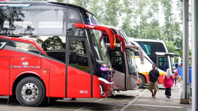 FOTO 15 Juni_Angkutan bus bersiap di terminal. (dok. hubdatkemenhub) 1